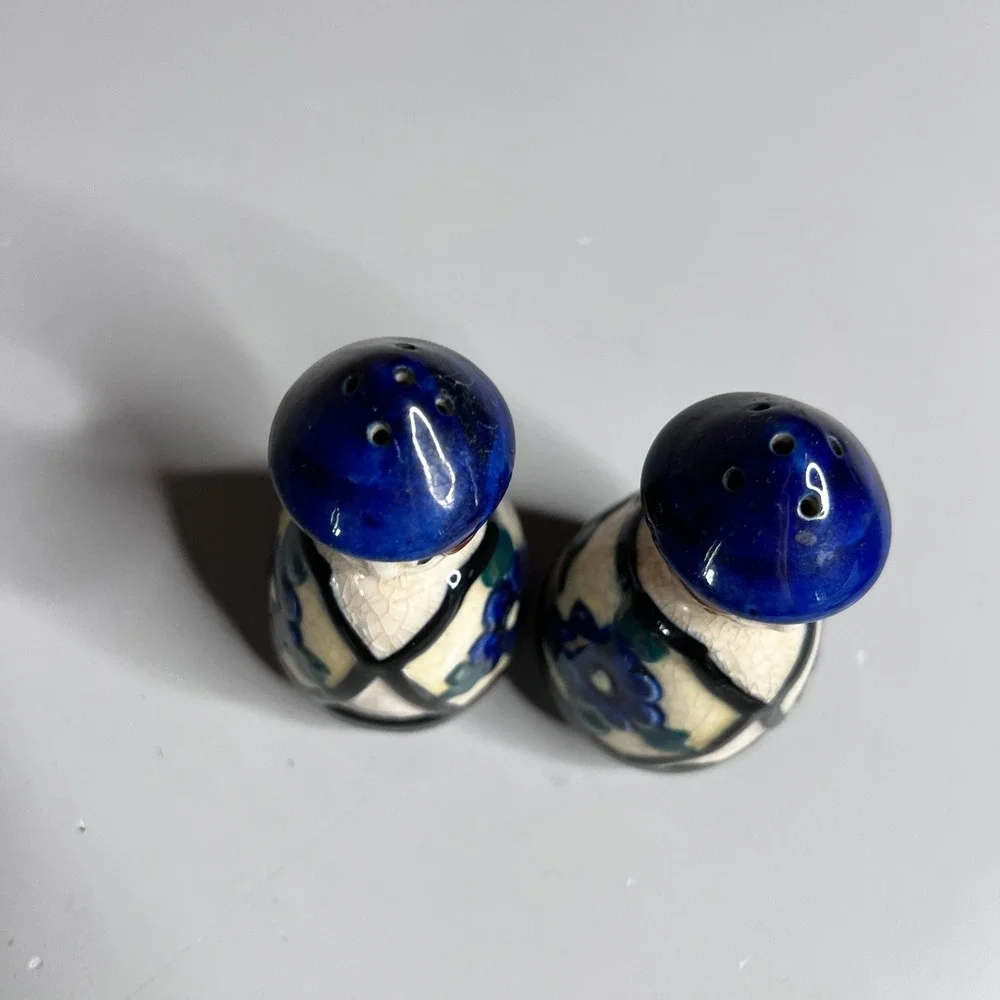 Vintage Ceramic Dutch Folk‎ Art Salt and Pepper Shakers Blue Floral 2 Inch